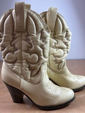 Bongo Cowgirl Boots Size 7.5 Cream Beige Embroidered Mid Calf Stacked Heel Y2K
